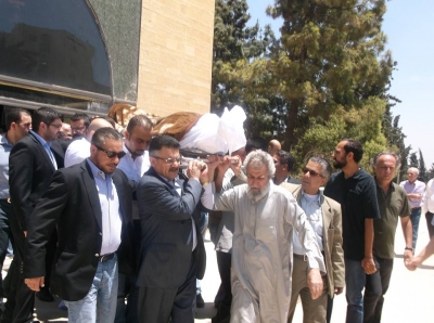 بالصور ..  تشييع جثمان الفنان محمد القباني