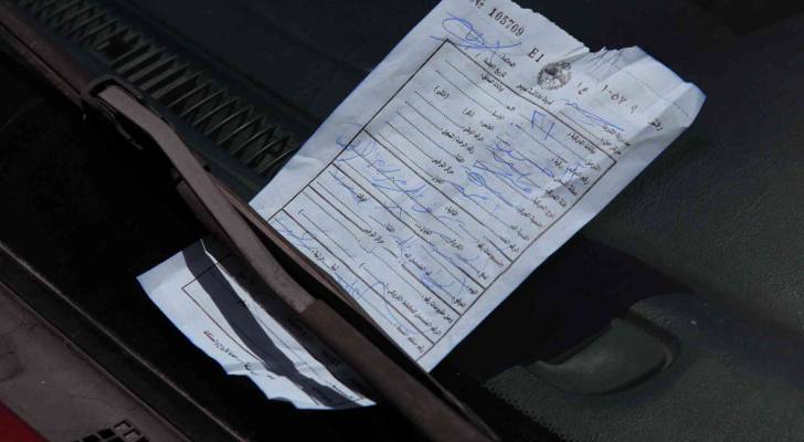 مواطن يدفع مخالفة سير بقيمة 400 دينار مرتين بسبب تضارب اختصاص بين محكمتي الموقر والجيزة