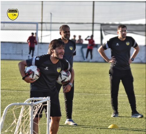 10 مدربين محليين و2 أجانب في دوري المحترفين