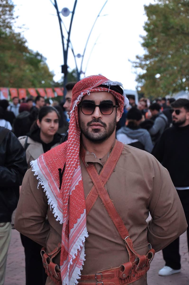 الزميل هاشم الخالدي يهنئ الصديق محمد الأطرش بتخرج ابنه محمد من جامعة سكاريا التركية