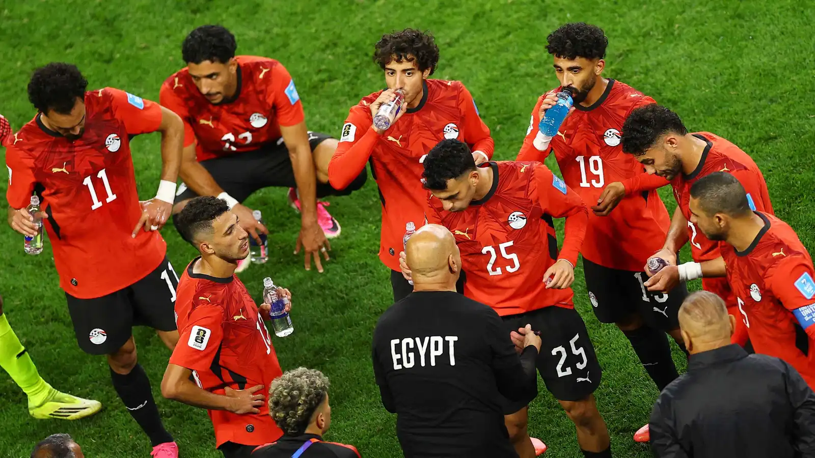 ما الكلمة التي منعها حسام حسن في معسكر منتخب مصر قبل مواجهة أستراليا؟  