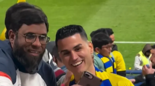 شبيه رونالدو التركي في ملعب النصر ..  فيديو يشعل التواصل