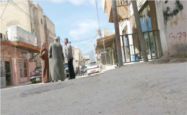 جرش:مطالب بتحسين البنية التحتية في الشارع الرئيس بمخيم جرش
