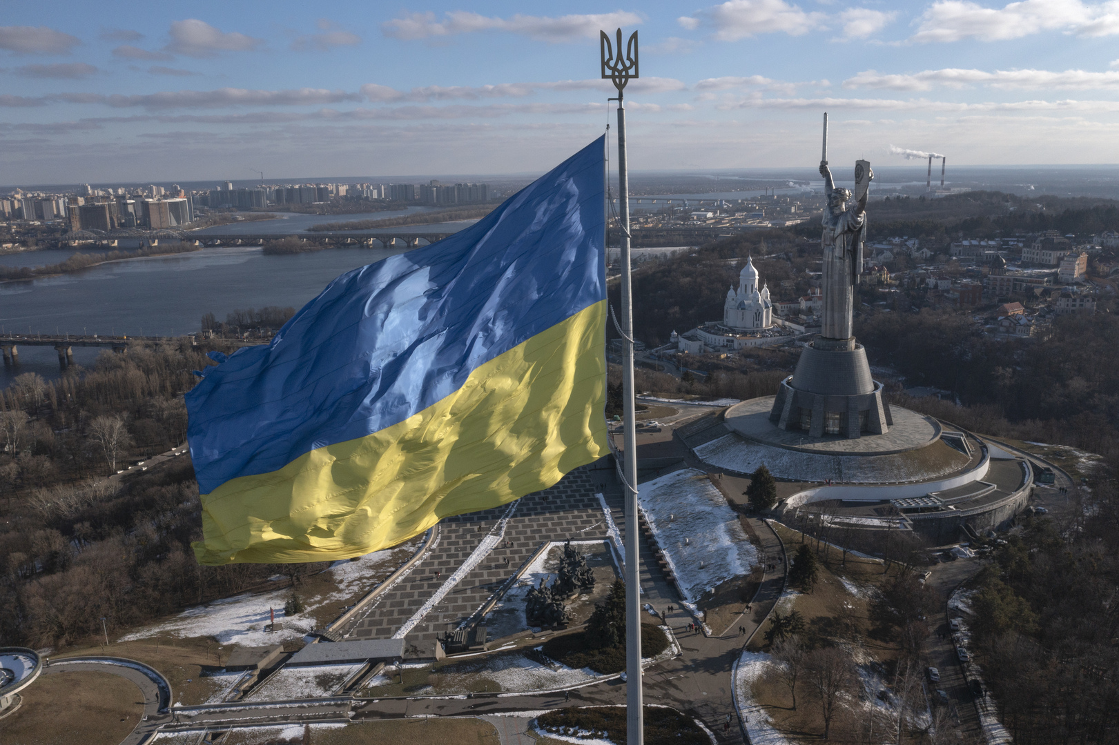 أوكرانيا: الذخائر العنقودية جاهزة للاستخدام في غضون أيام