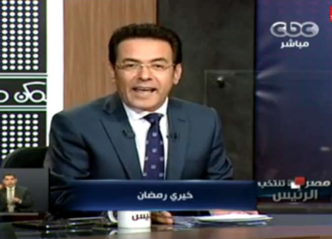 بالفيديو ..  خيري رمضان: صافيناز «اتجوزت عشان تطلع لسانها ..  وهتبقى مصرية»
