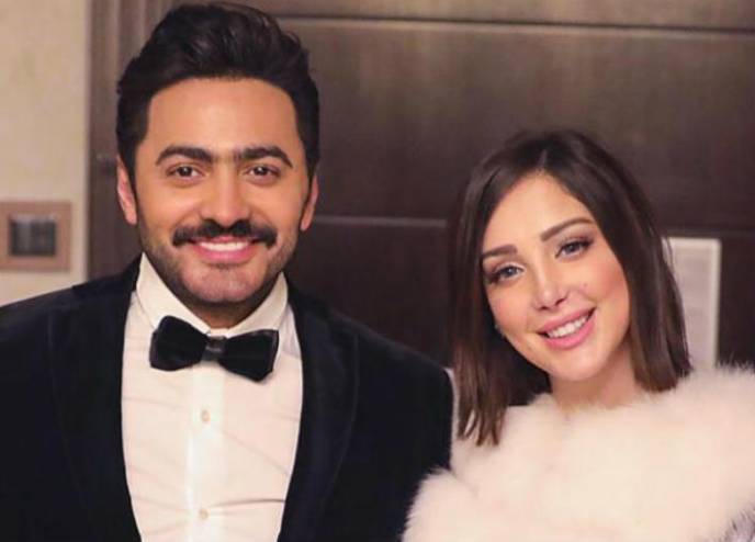 'نحضر أوراق الطلاق' ..  هل انفصل تامر حسني عن زوجته؟