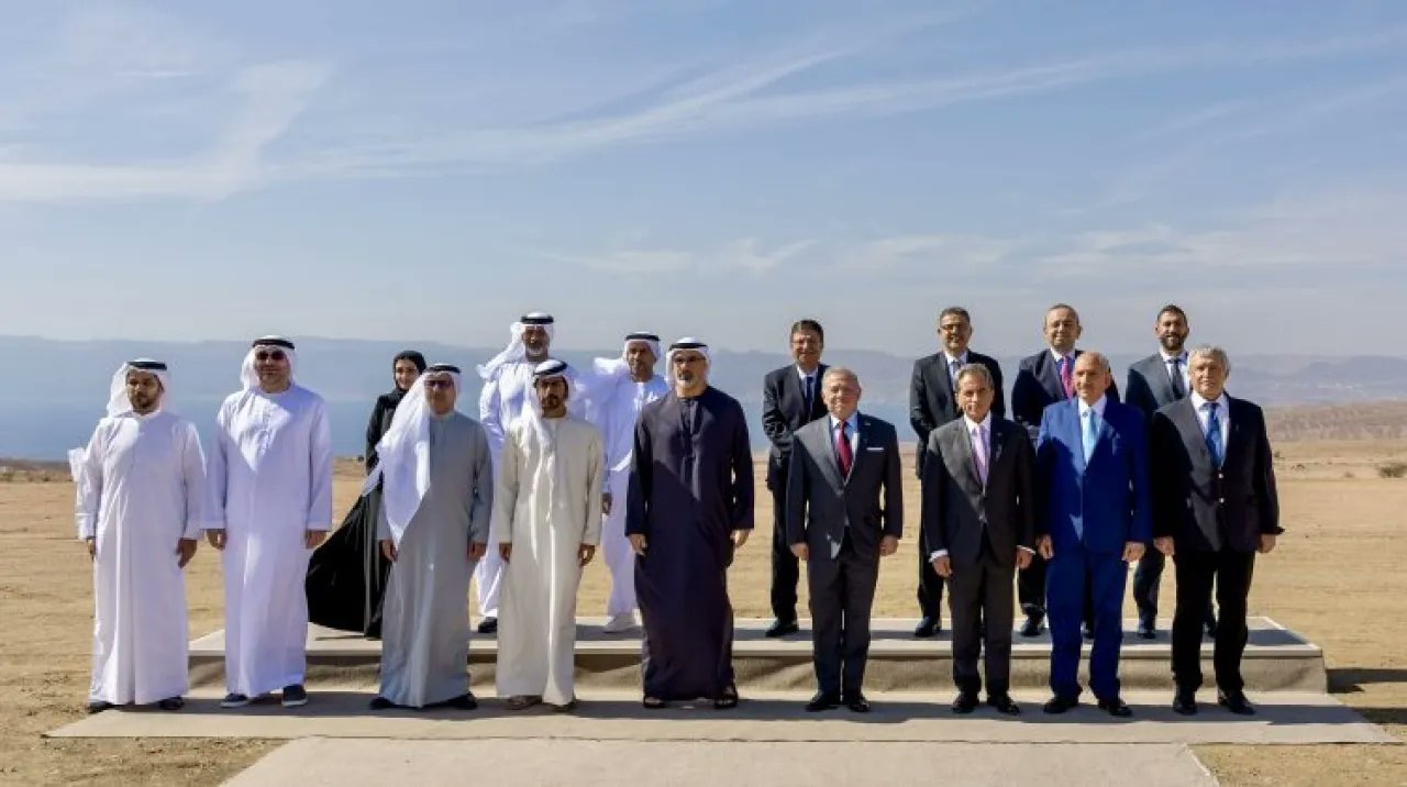 رئيس الوزراء: سكة حديد العقبة – الشيدية – معان مشروع مهم للأردن والمنطقة