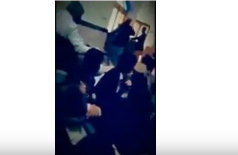 بالفيديو  ..  احد المصلين يوثق من الداخل لحظة الهجوم على مسجد نيوزيلاندا