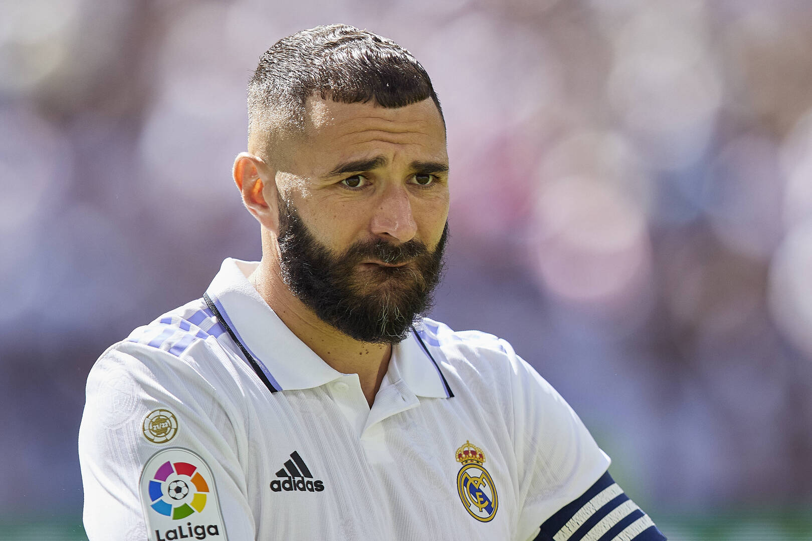 إدارة ريال مدريد تستجيب لطلب بنزيما الغاضب 