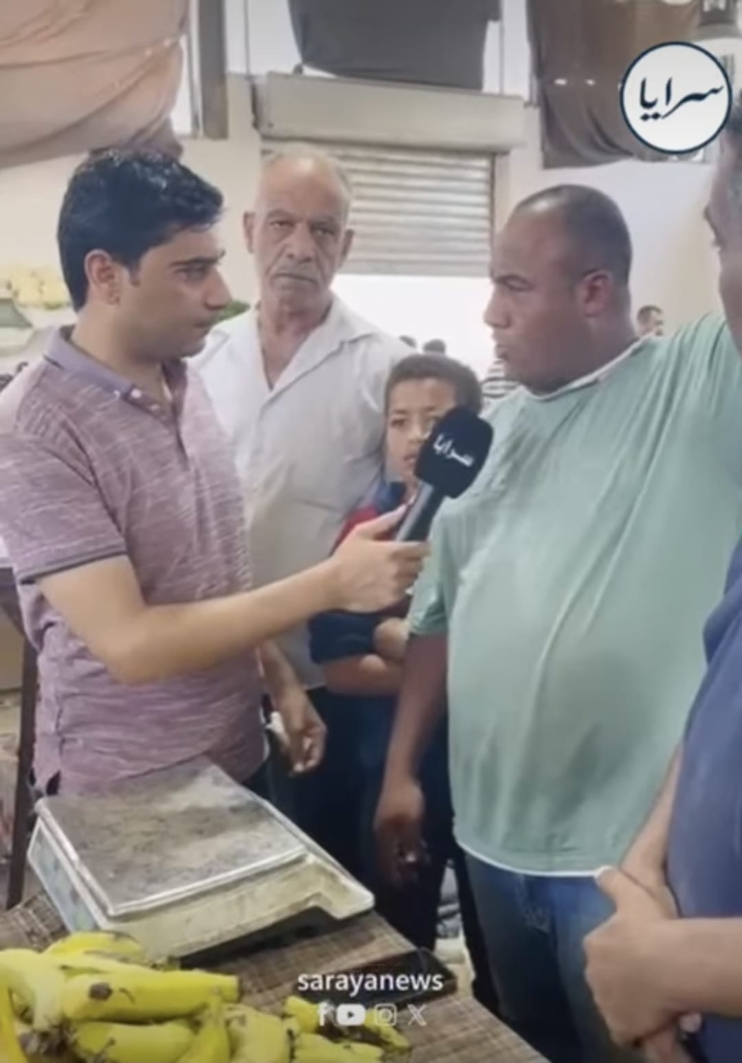 بالفيديو ..  أصحاب محال الخضار يشكون أوضاعهم في سوق المشارع مطالبين ترخيص المحلات