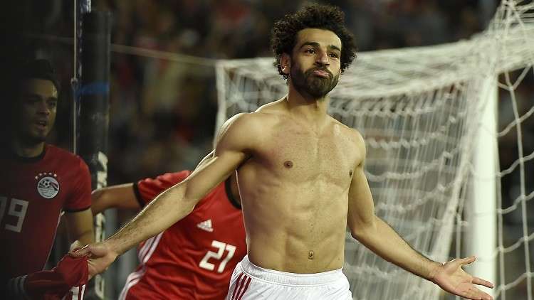 بالفيديو و الصور ..  صلاح يرد على فتاة طالبته بهز شباك تونس مبكرا