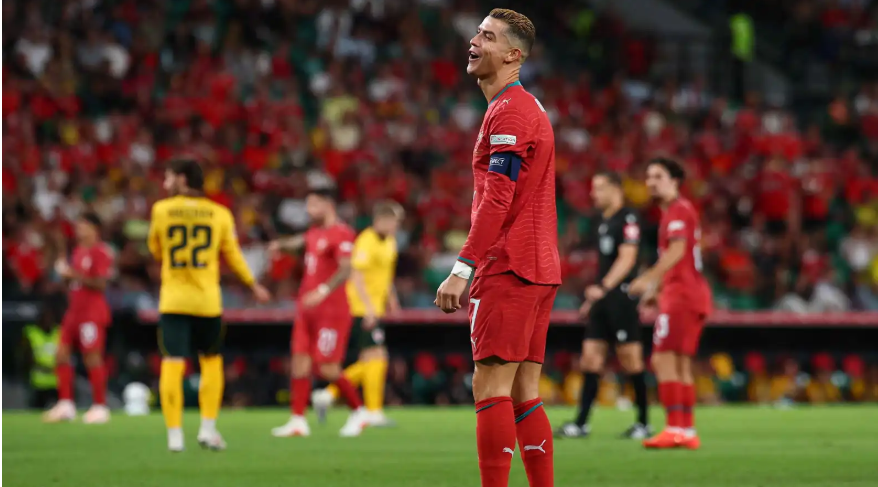 نجم البرتغال السابق يثير الجدل بتصريحات عن رونالدو مع المنتخب