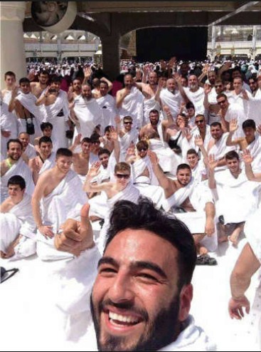 بالصور ..  حجاج الـ"سيلفي" في مكة المكرمة يثيرون الانتقادات