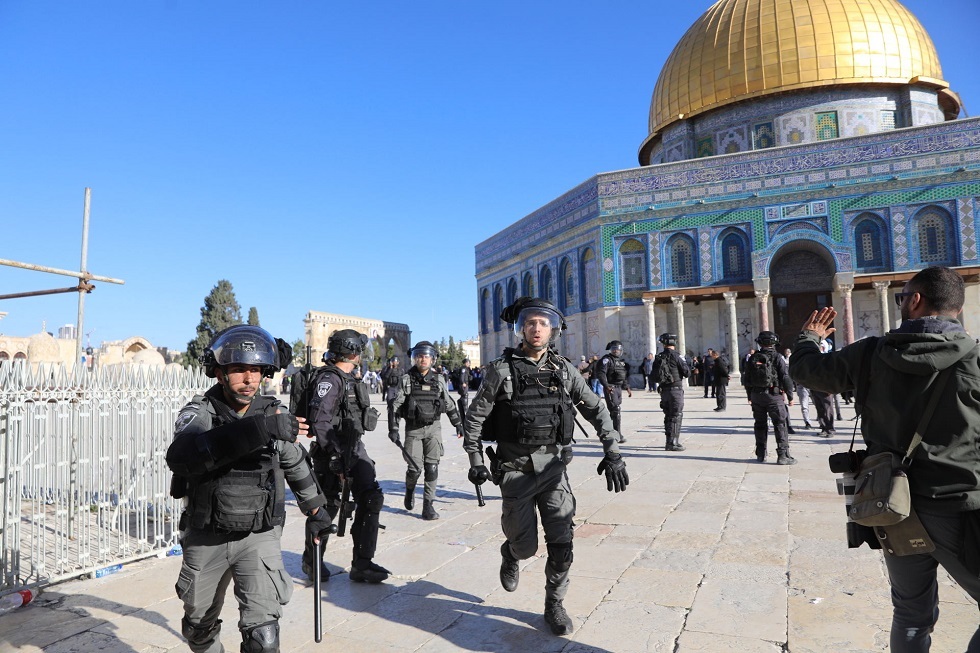 فلسطين النيابية تدين اقتحام المسجد الأقصى ومقبرة باب الرحمة