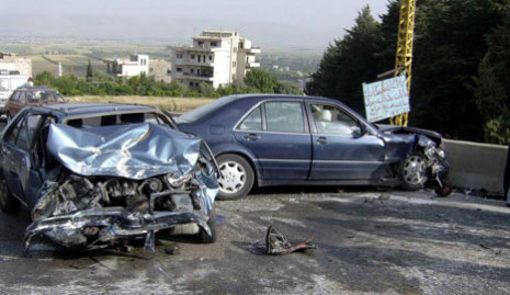 إصابة (4) أشخاص بحادث تصادم في مادبا