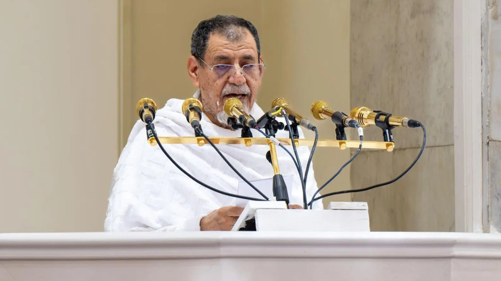 خطيب عرفة يدعو الله للمسلمين ولأهل فلسطين وإغاثتهم