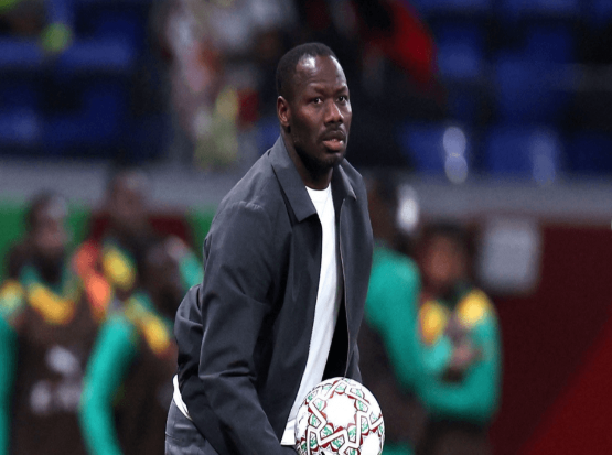 لماذا تم إيقاف مدرب السنغال 5 مباريات وتغريم اللاعبين والاتحاد ؟