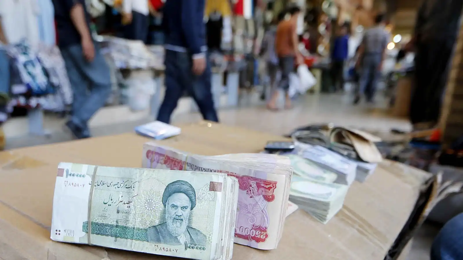 طوفان الأسعار يضرب إيران ..  تضخم قياسي يقترب من 90% 