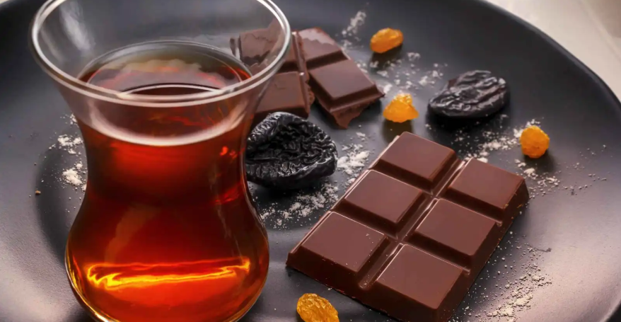 ماذا يحدث لضغط دمك عندما تتناول الشوكولاتة مع الشاي؟