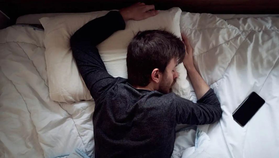 نومك قد يحمل مؤشرًا مبكرًا على مخاطر الإصابة بأمراض القلب  