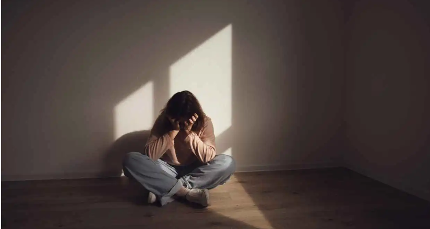 الاكتئاب لا يؤثر في المزاج فقط ..  دراسة تكشف تغيرًا في الذاكرة