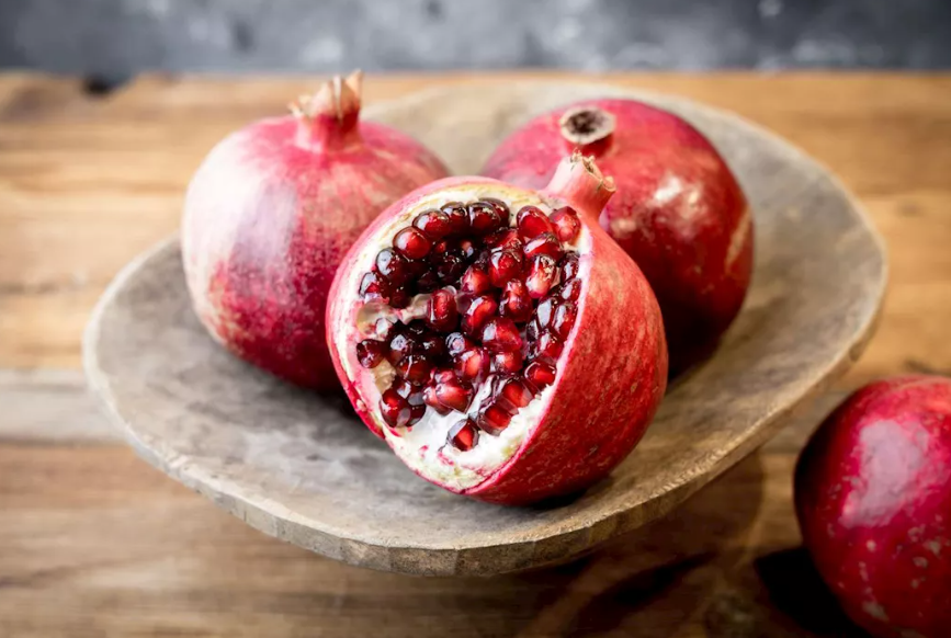 تأثير الرمان على الكلى- ماذا يحدث لها عند الإفراط فيه؟