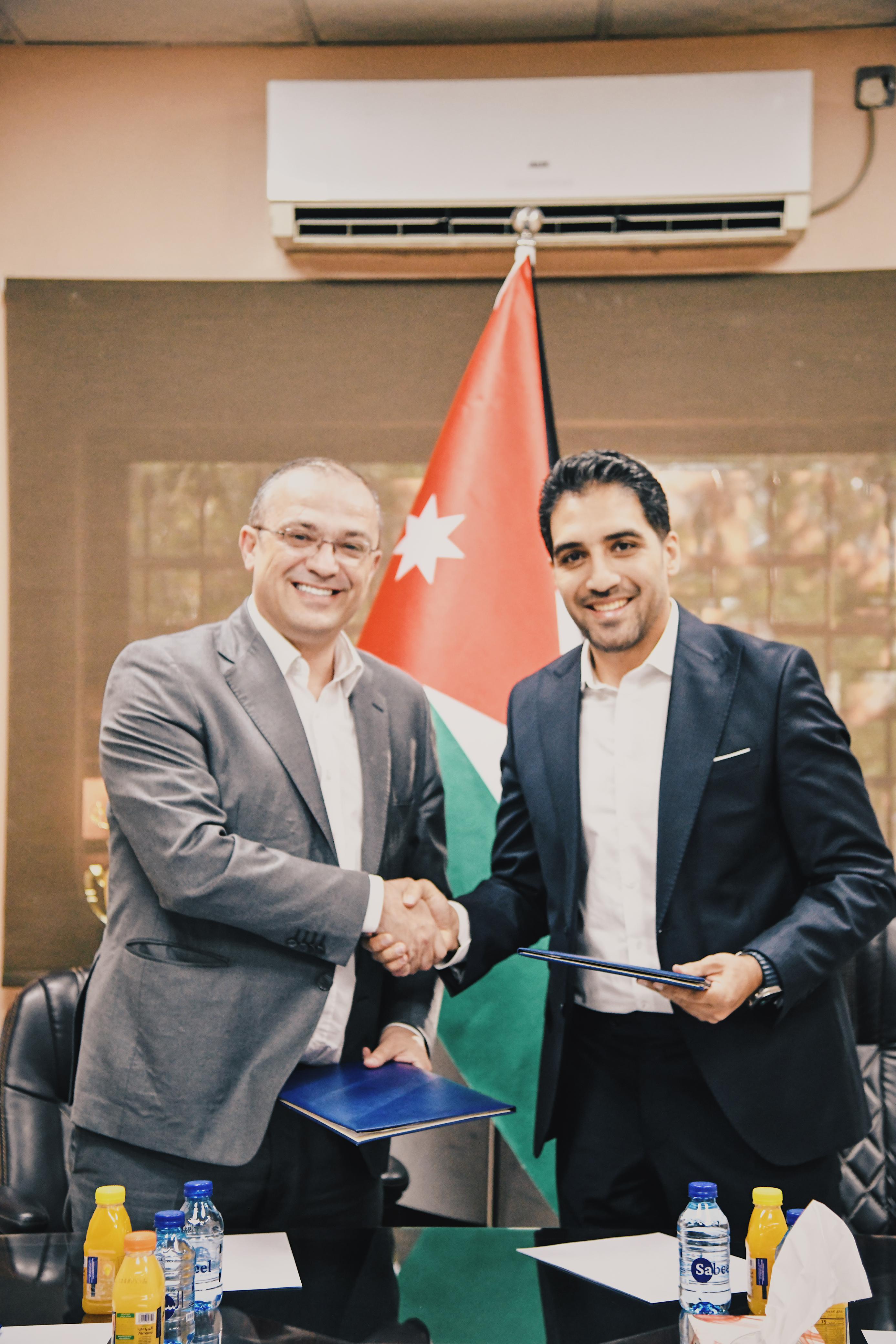 توقيع اتفاقية تعاون بين الاتحاد الأردني للمبارزة والنادي الأهلي لإطلاق برنامج تدريب رياضة المبارزة