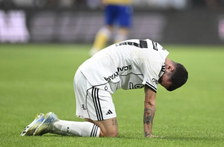 حيلة غريبة من بشكتاش التركي لإجبار نجمه البرتغالي على الرحيل