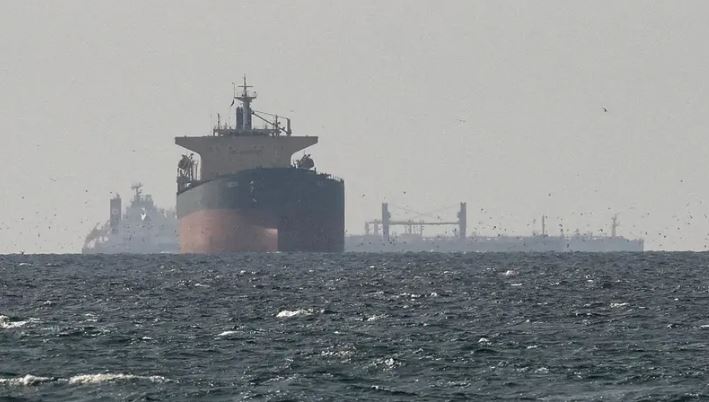 العراق: نقل مليوني برميل من النفط الخام إلى خارج مضيق هرمز