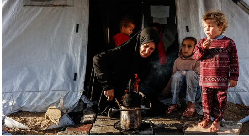 مواد مدرسية تدخل غزة لأول مرة بعد حظر لأكثر من عامين