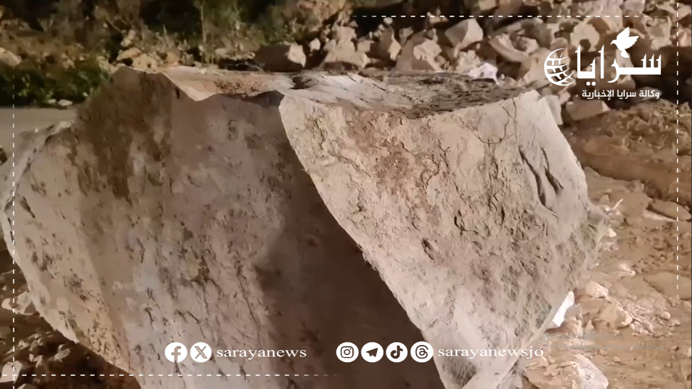 بالفيديو  ..  انهيار جبلي كبير على طريق الشجرة - المغير بمحافظة إربد