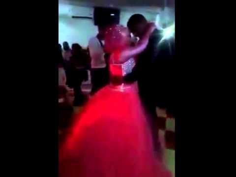 شاهد ..  كيف تحولت الرقصة الأولى لعروسين في مصر إلى "كابوس"
