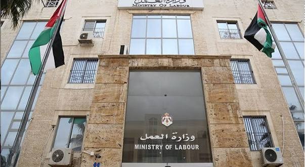 "العمل" تشدد الرقابة على القطاع الخاص ..  حملات تفتيش وعقوبات بحق غير الملتزمين بتشغيل ذوي الإعاقة وتوفير الحضانات