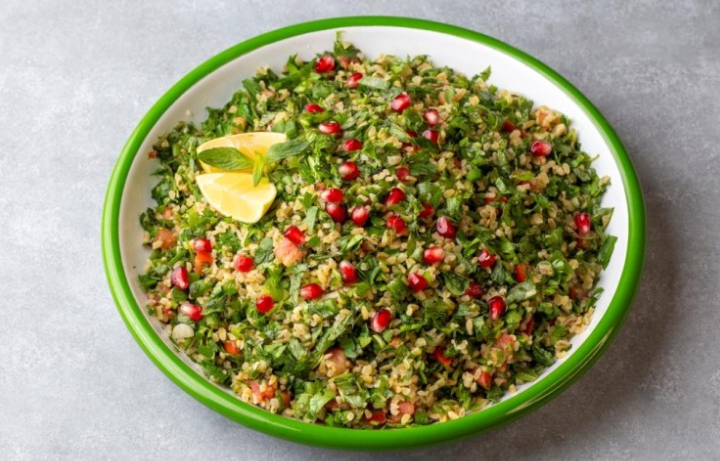 طريقة عمل تبولة الكينوا بالرمان 