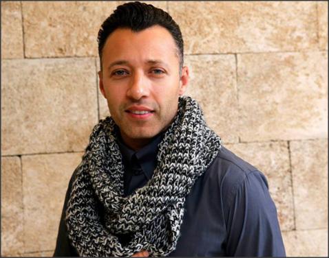 بالصور .. نجل أحمد فهمي نسخة منه