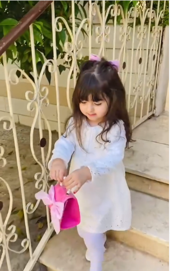 "ريم ما زالت تحت الانقاض" فتاة تستذكر ابنة شقيقها بعد استشهادها 