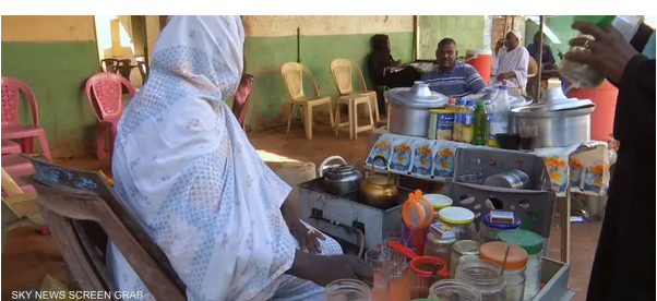  الحرب تحاصر الآلاف من"بائعات الشاي" في السودان ..  ما القصة؟ 