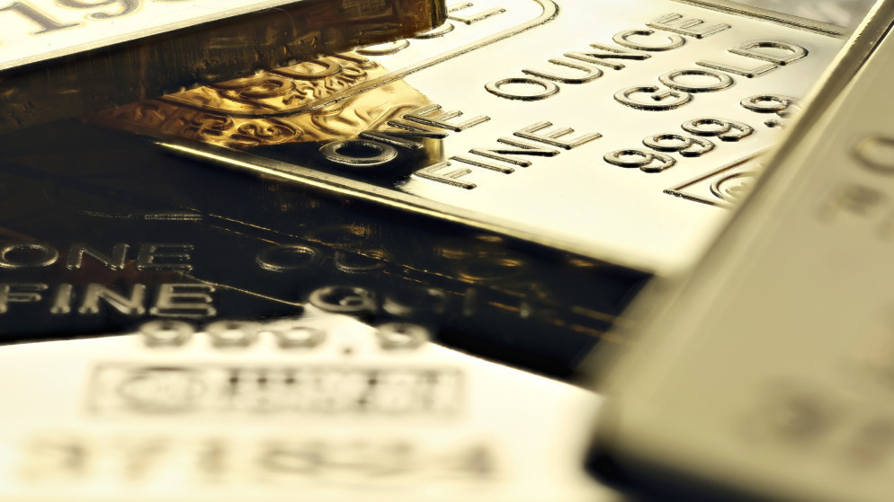 الذهب يتحول للارتفاع مع تراجع أسعار النفط