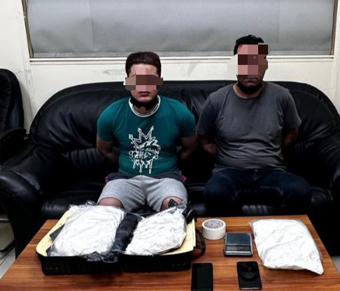 أبوظبي  ..  ضبط شخصين بحوزتهما 5 كيلوجرامات كوكايين