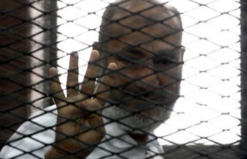 حجازى أثناء محاكمته فى قضية اعتصام رابعة ": "يعلم الله إنهم لكاذبون"