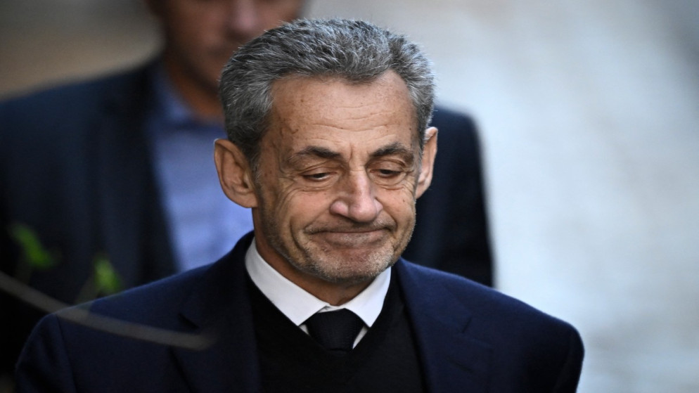 نيكولا ساركوزي خلف القضبان ..  أول رئيس فرنسي يدخل السجن