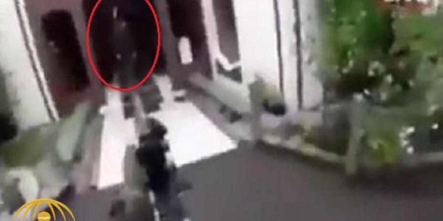 هكذا رحب أحد شهداء الهجوم الارهابي في نيوزلندا بالسفاح عند دخوله المسجد : "مرحبا أخي"
