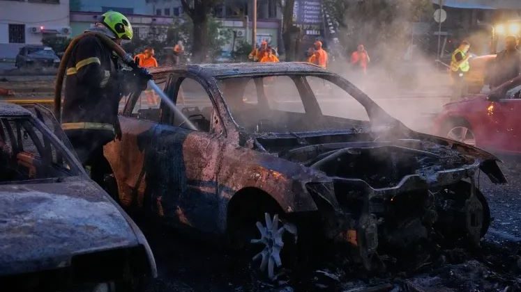 مقتل 15 شخصاً في هجوم روسي بالصواريخ الباليستية على كييف