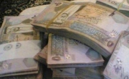  اربد: مجهولون يقدمون على سرقة 8000 دينار من مركبة 