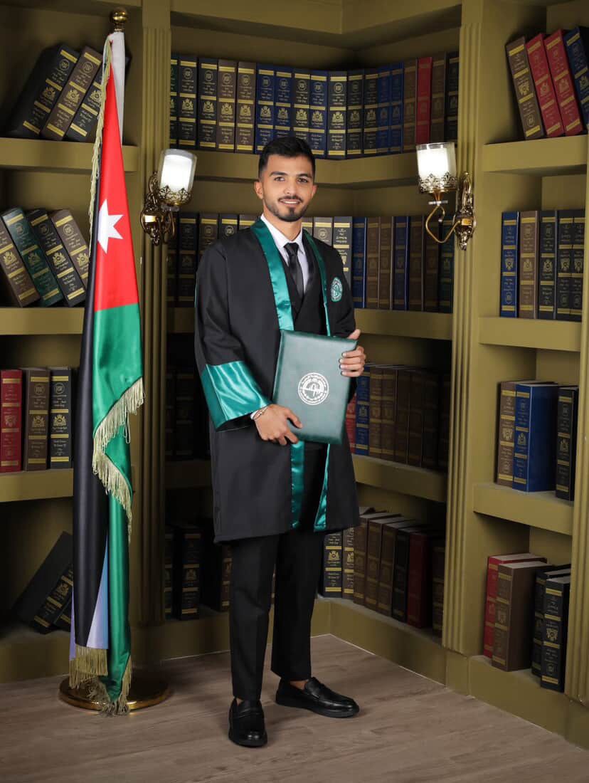 عمر صيدم يحصل على شهادة الهندسة الميكانيكية 