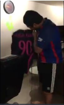 بالفيديو: مشجع للريال يصدم صديقه البرشلوني في هدية عيد ميلاده