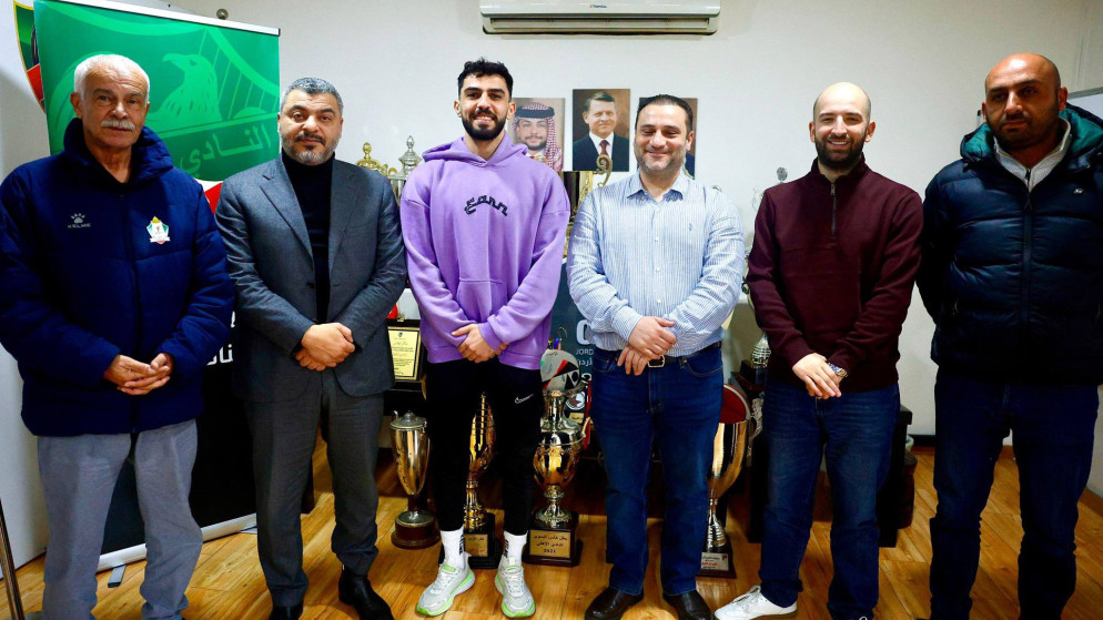 الوحدات يتعاقد رسميا مع اللاعب عبدالله عوض