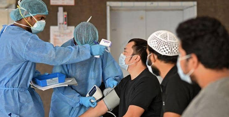 الإمارات تتوسع في فحص كورونا لحصر الوباء بأسرع وقت