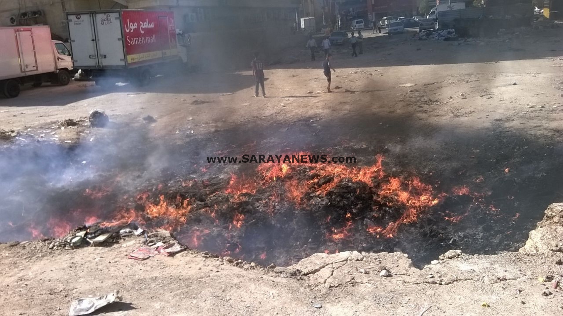 الزرقاء : تحول ساحة عامة لمحرقة ومكب للنفايات ولا رادع للفاعلين .. صور.