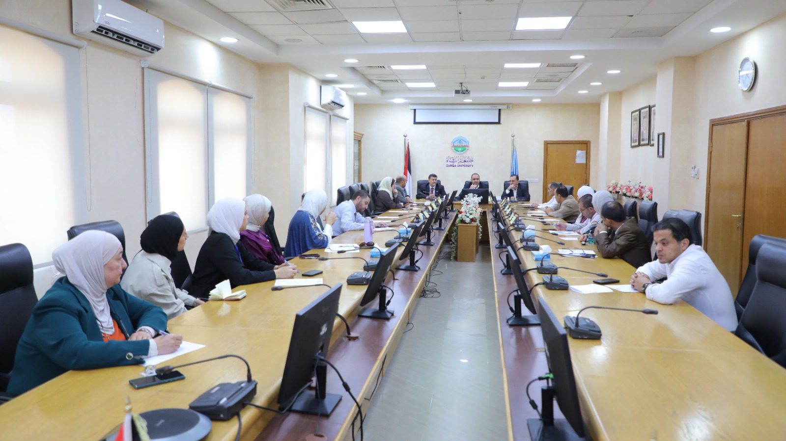 وحدة التطوير في جامعة الزرقاء تلتقي مساعدي الجودة وضباط الارتباط في الكليات والوحدات الادارية